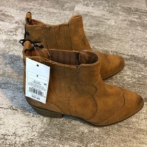 NWT Mossimo Booties Tan Size 6